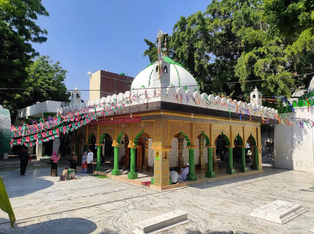 Hazrat Khwaja Nasiruddin Chirag Dilli Dargah, Delhi